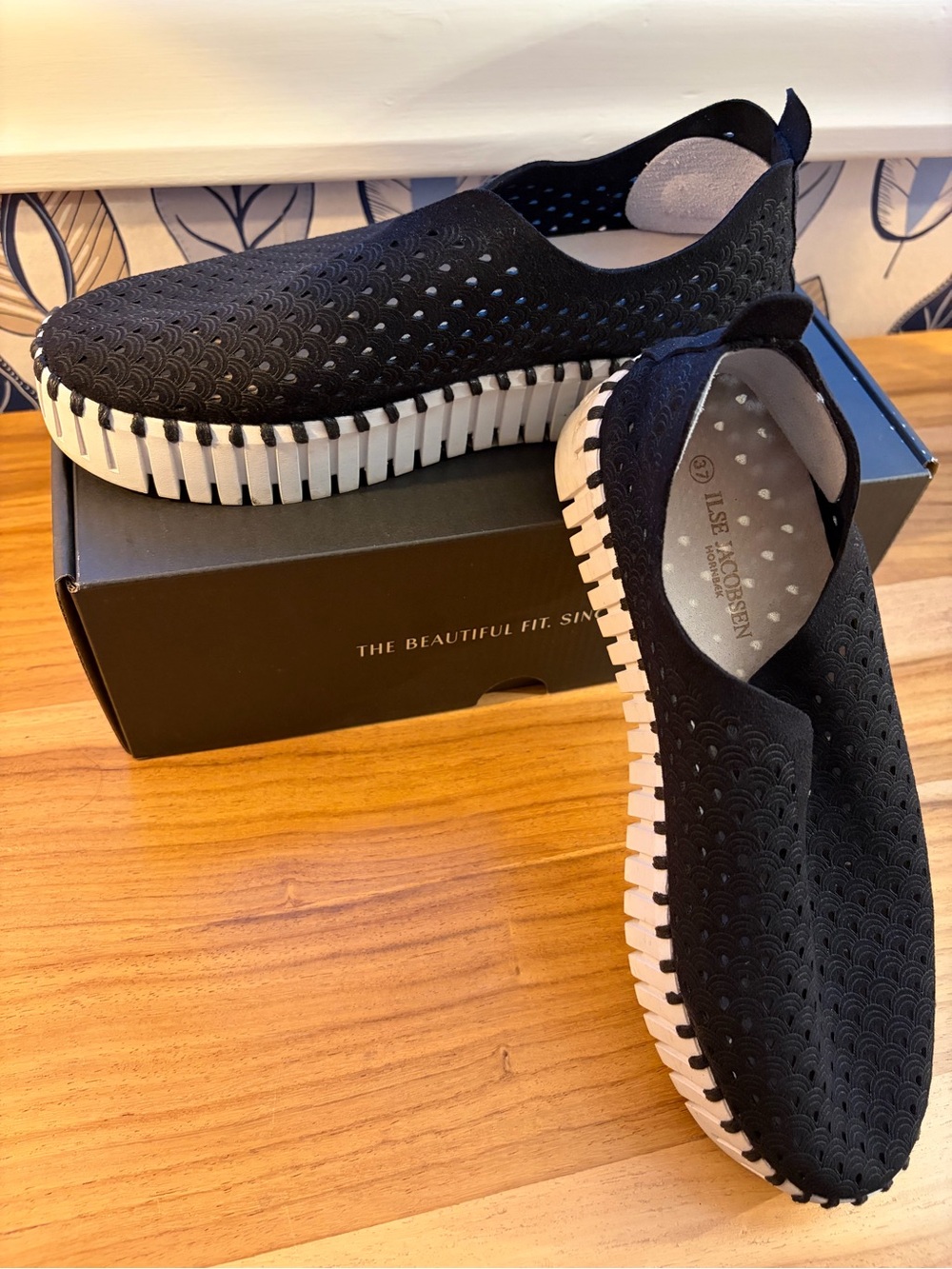 Ilse Jacobsen Black Slip-On Tulip Loafers with White Contrast Sole